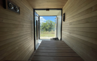 93AE3B74-4CFC-44B0-AE14-75F3D8B85E2C_1_105_c Sauna mit Blick zum Nature
